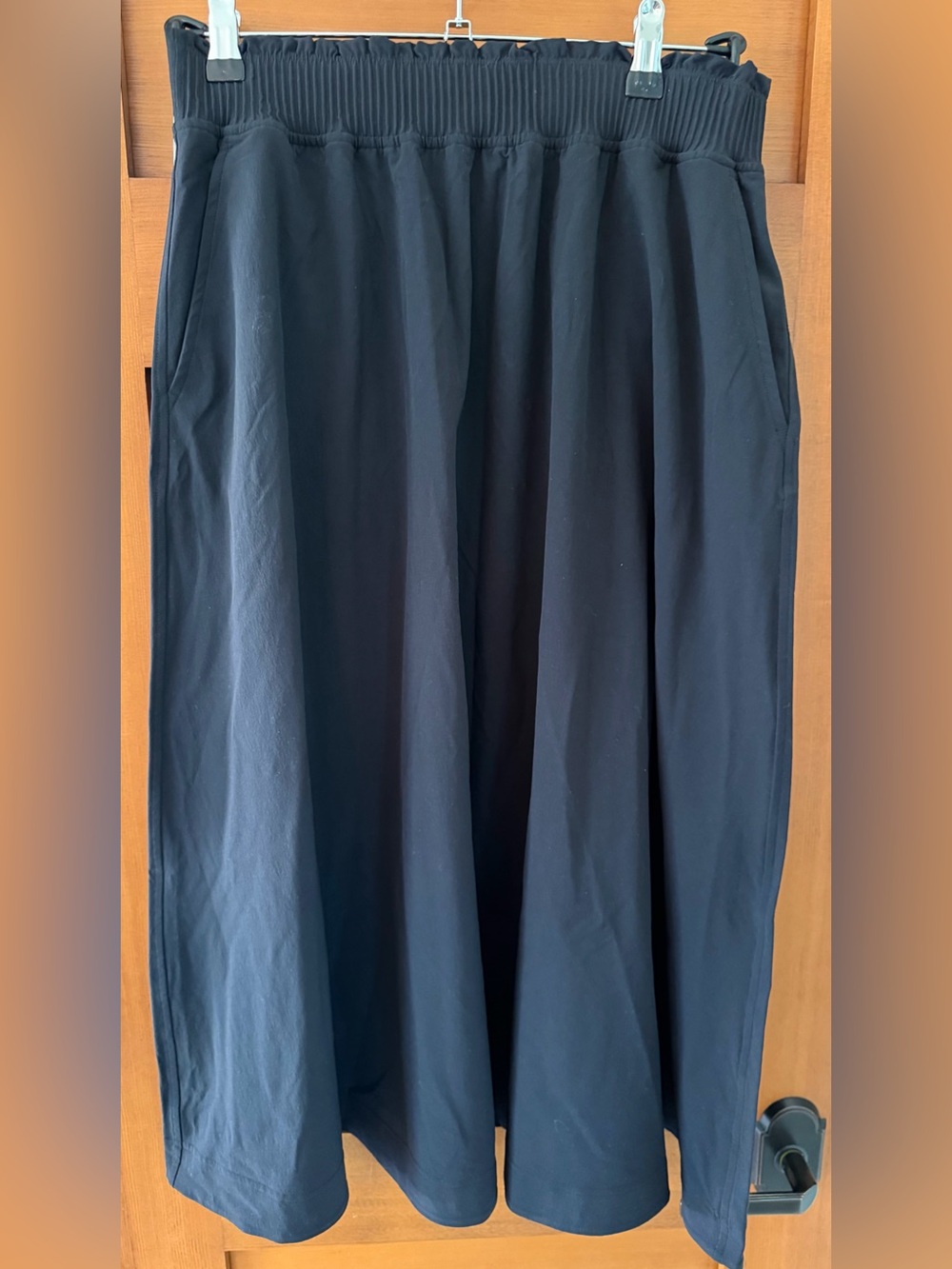 Lululemon Stretch Woven Ruffle Waist Midi Skirt Size Small Black